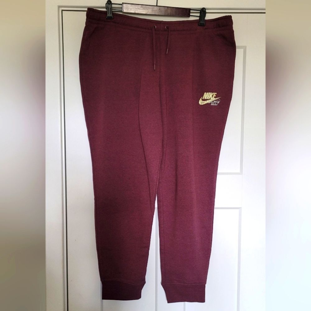 NWT Nike XXL burgundy Slim fit mid rise sweatpants/joggers